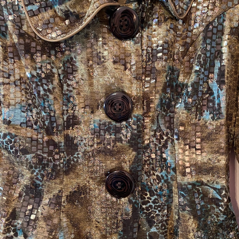 Suit - Picture 3 of 4